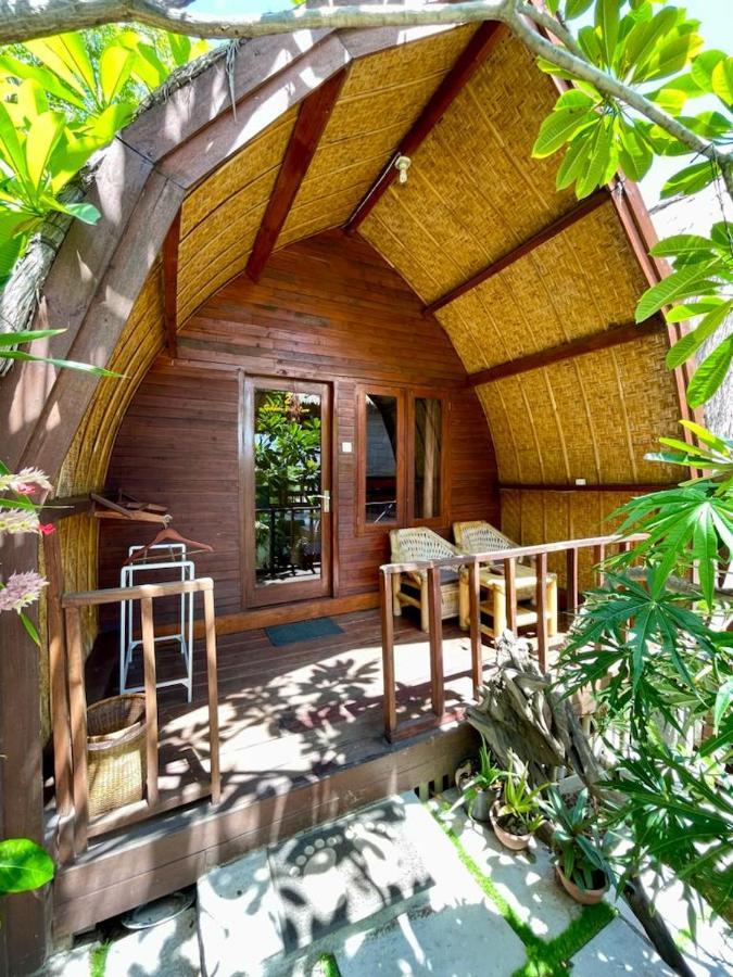 The Golden Ave Bungalow Gili Trawangan Esterno foto