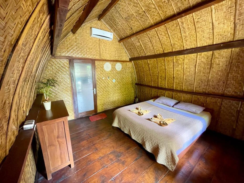The Golden Ave Bungalow Gili Trawangan Esterno foto