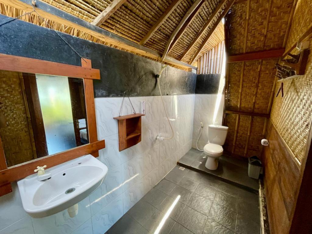 The Golden Ave Bungalow Gili Trawangan Esterno foto