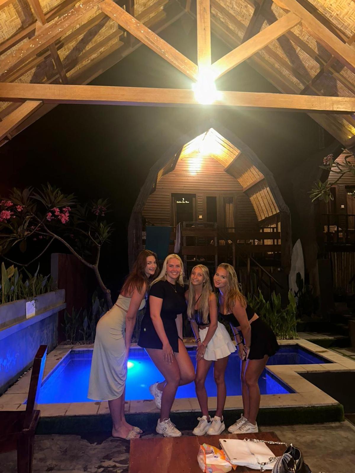 The Golden Ave Bungalow Gili Trawangan Esterno foto